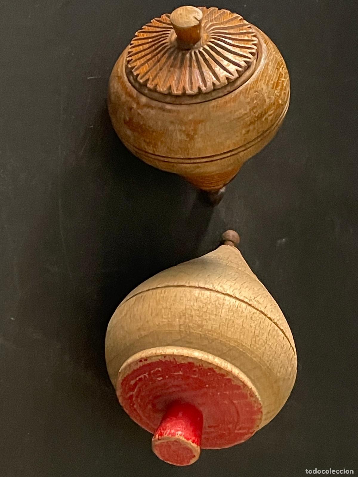 Juguetes antiguos y Juegos de colecci&oacute;n: LOTE DE DOS PEONZAS ANTIGUAS EN MADERA