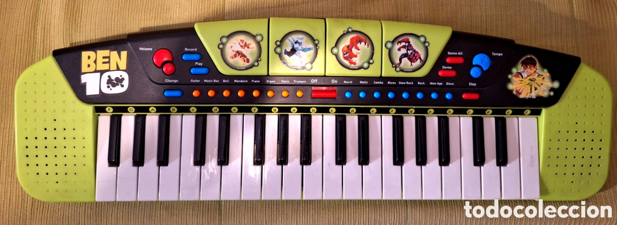 Juguetes antiguos y Juegos de colecci&oacute;n: Teclado musical Ben 10