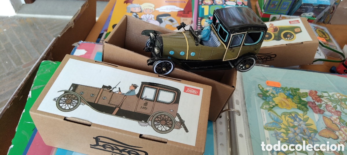 Giocattoli antichi e Giochi di collezione: 1 automovil marr&oacute;n ( o verde kaki) de hojalata