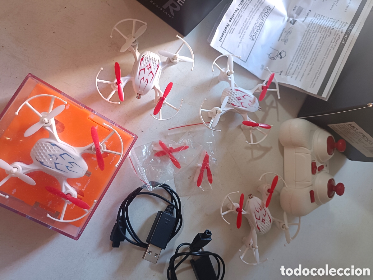 Juguetes antiguos y Juegos de colecci&oacute;n: Lote de 4 drones y un mando, reparar