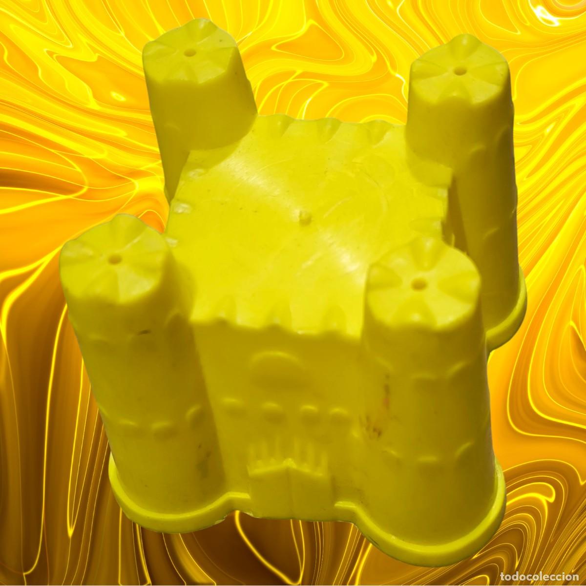 Juguetes antiguos y Juegos de colecci&oacute;n: Molde Castillo De Arena Infantil Amarillo &ndash; Accesorio Playa O Arenero