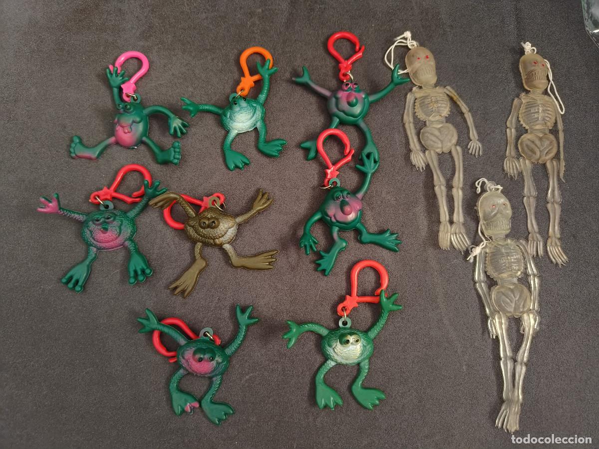 Juguetes antiguos y Juegos de colecci&oacute;n: Lote Llaveros vintage a&ntilde;os 70 80 mu&ntilde;ecos criaturas monstruos terror + Esqueletos kiosco Slave Skull
