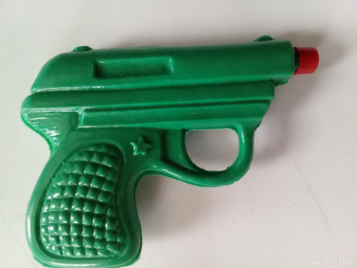 Juguetes antiguos y Juegos de colecci&oacute;n: Pistola sheriff lanzador agua pl&aacute;stico inflado kiosko a&ntilde;os 70 sin uso