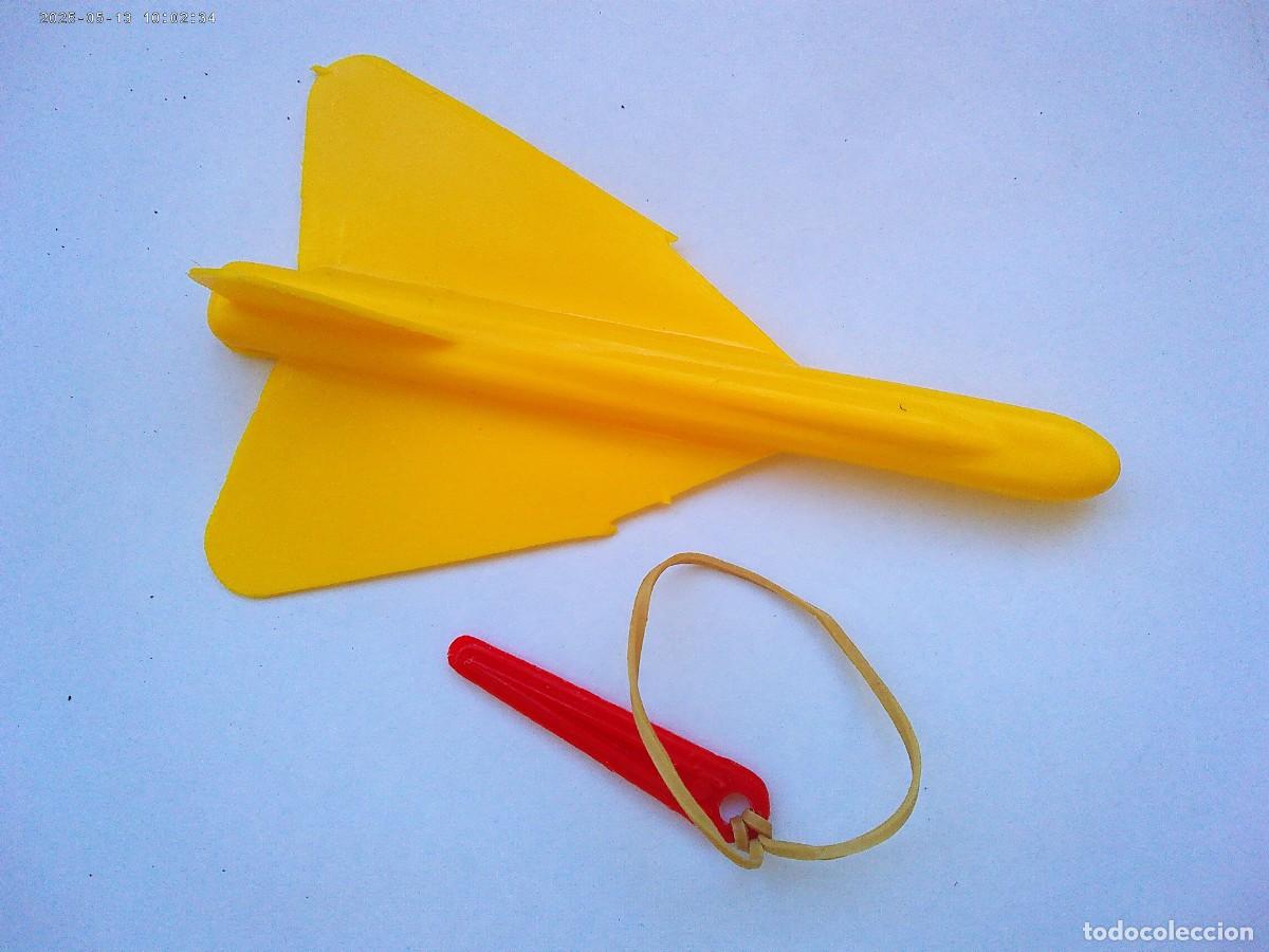 Juguetes antiguos y Juegos de colecci&oacute;n: EL CLASICO AVION QUE SE LANZABA CON UNA GOMILLA