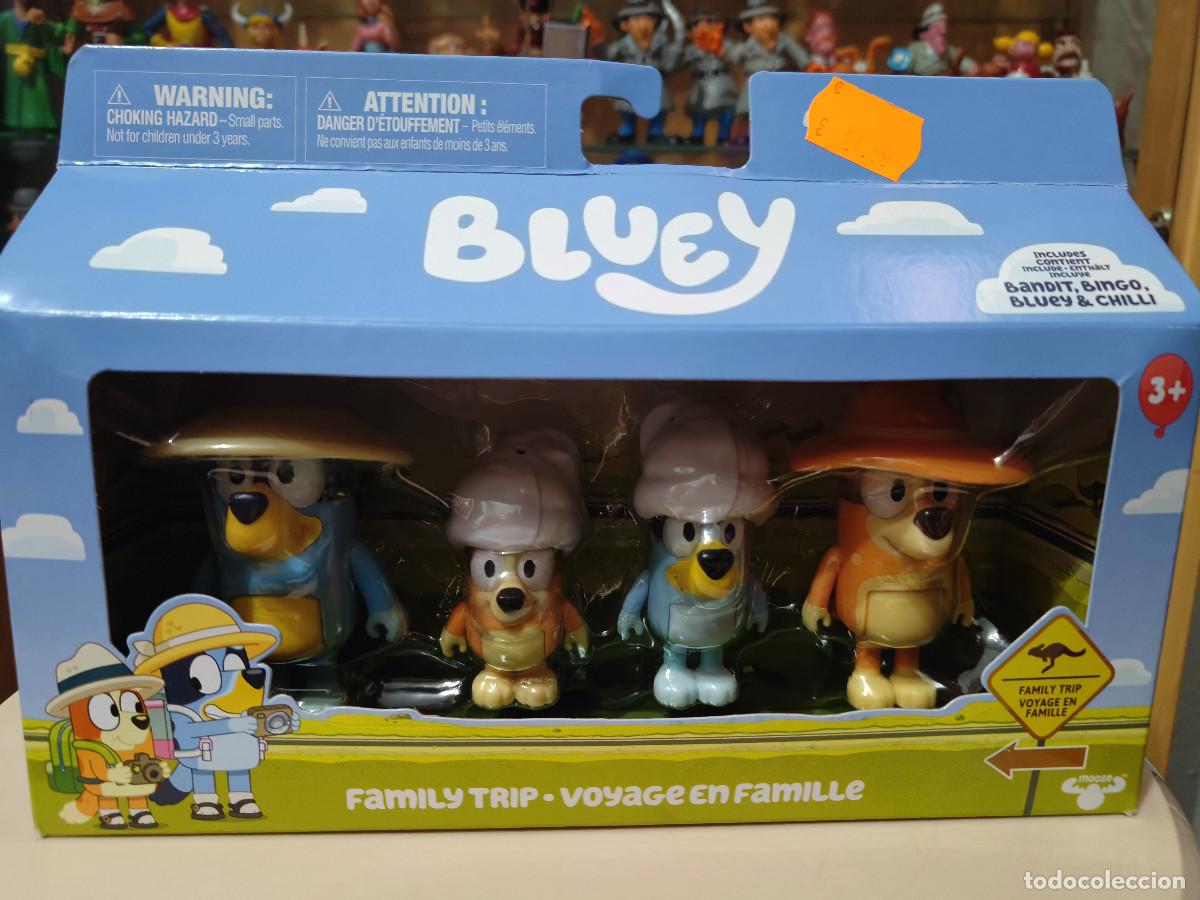 Juguetes antiguos y Juegos de colecci&oacute;n: Caja expositora con 4 figuras a estrenar sin uso Bluey Family Trip