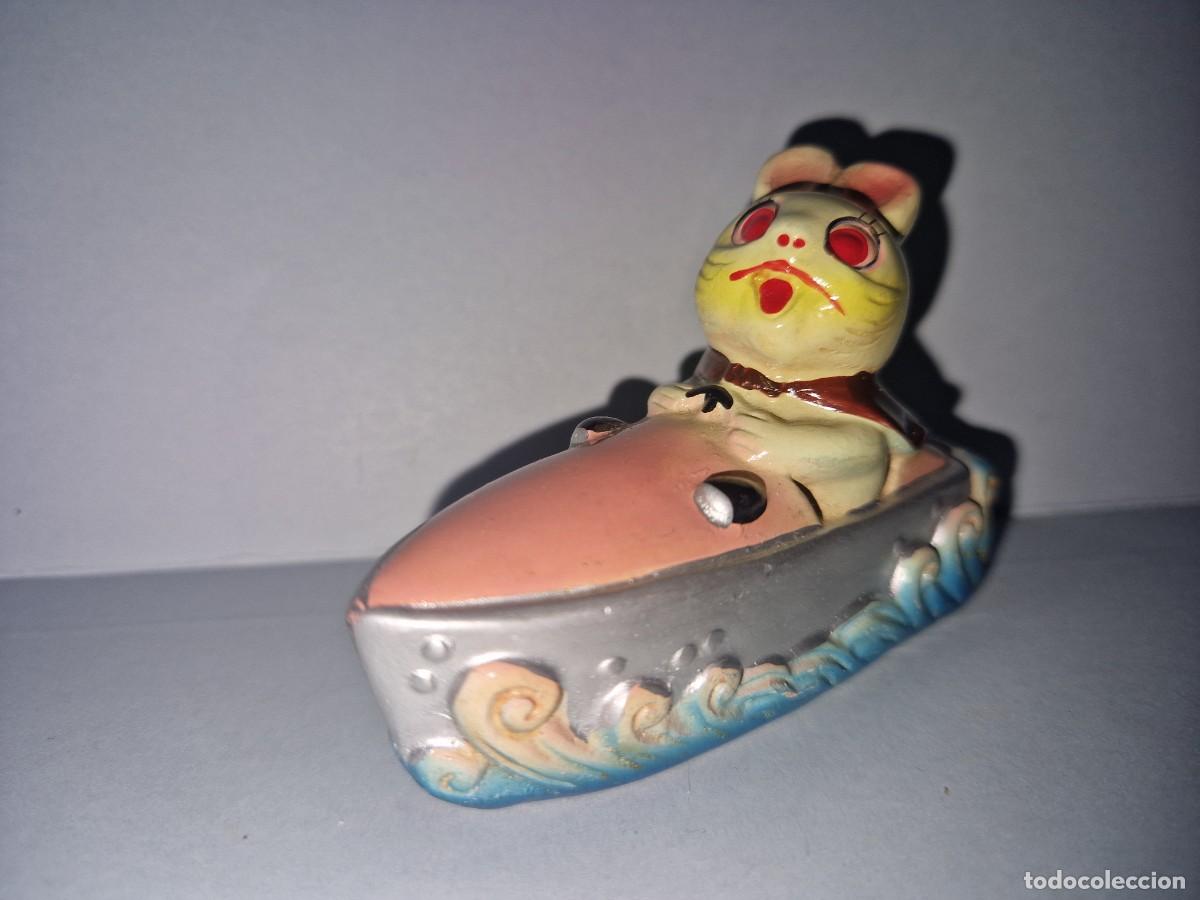 Juguetes antiguos y Juegos de colecci&oacute;n: SACAPUNTAS DE BARRO, CERAMICA, FIGURA EN BARCA