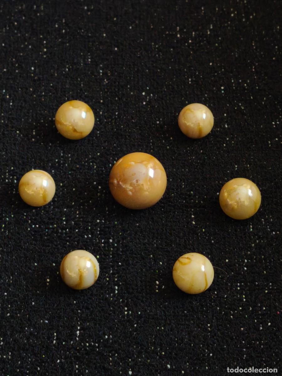 Juguetes antiguos y Juegos de colecci&oacute;n: LOTE 7 CANICAS COLOR CREMA CON ONDAS O VETAS M&Aacute;S OSCURAS