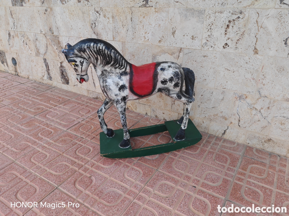Juguetes antiguos y Juegos de colecci&oacute;n: Caballo de cart&oacute;n con balanc&iacute;n antiguo