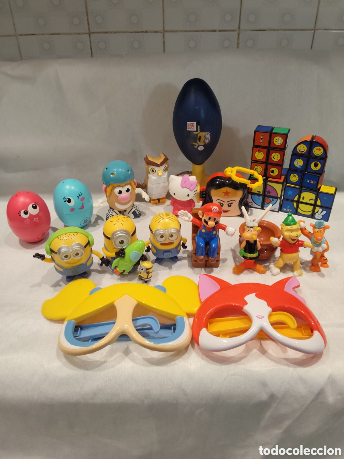 Juguetes antiguos y Juegos de colecci&oacute;n: Lote Juguetes Minions, Mario, Hello Kitty y m&aacute;s