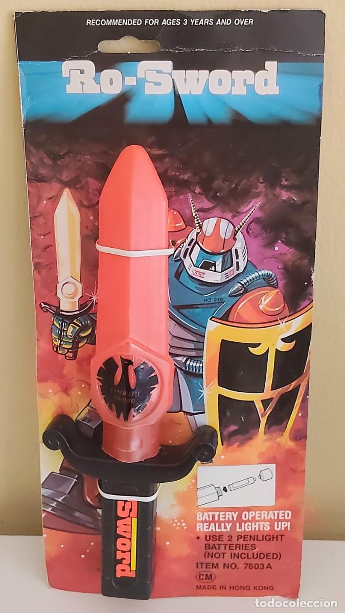 Juguetes antiguos y Juegos de colecci&oacute;n: ROBOT SWORD. JUGUETE VINTAGE CON LUCES. FUNCIONA CON PILAS. UNPUNCHED.