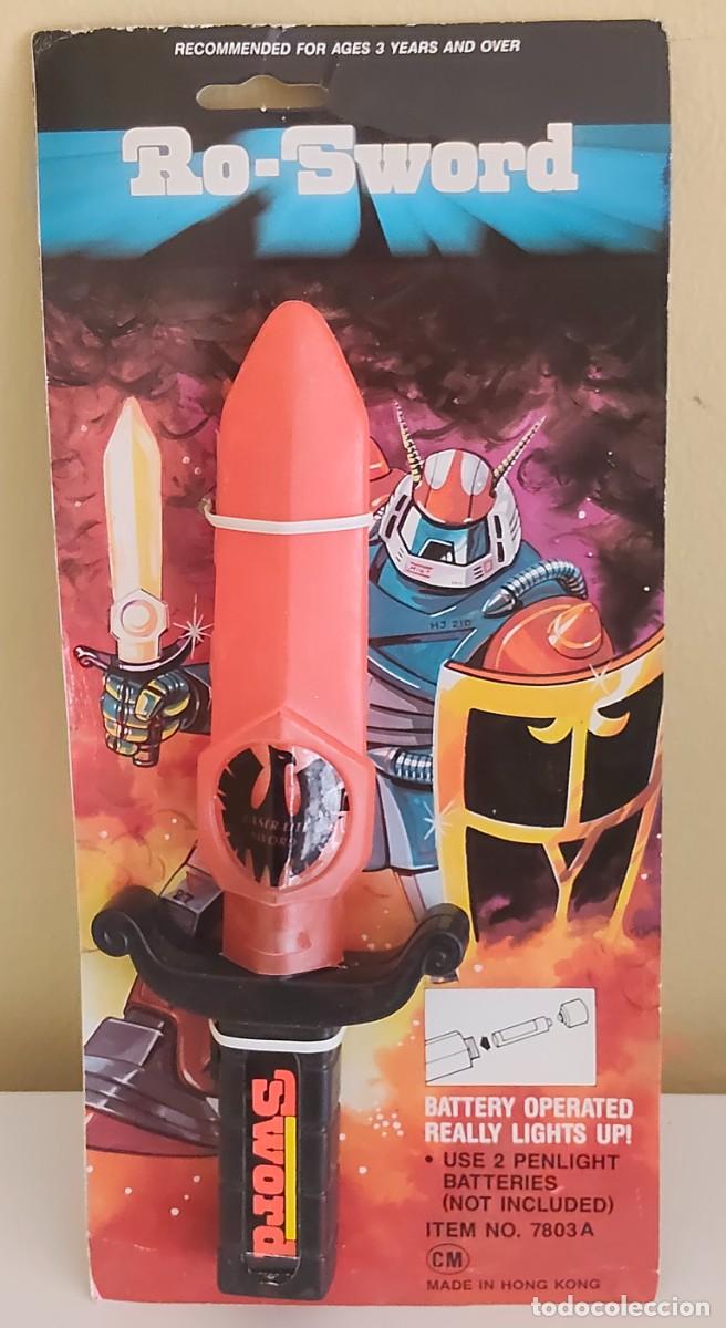 Juguetes antiguos y Juegos de colecci&oacute;n: ROBOT SWORD. JUGUETE VINTAGE CON LUCES. FUNCIONA CON PILAS.