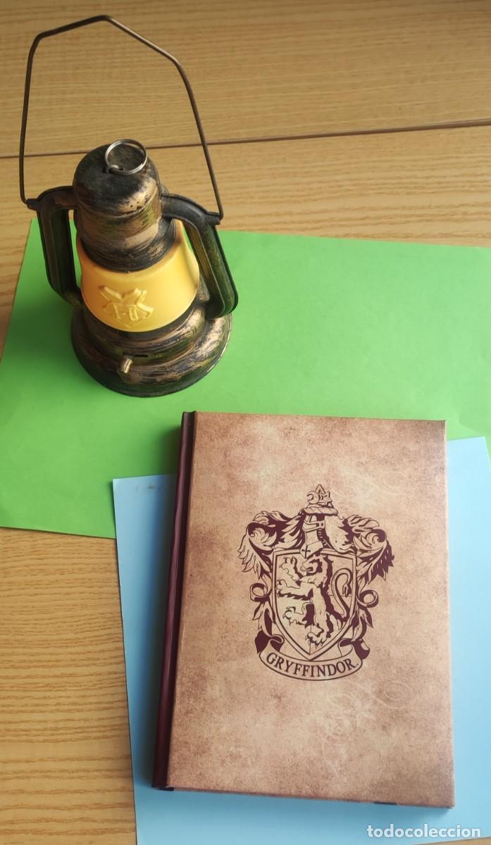 Juguetes antiguos y Juegos de colecci&oacute;n: Lote de farolillo /lampara con asa y libreta de Harry Potter con luz nuevos, ver fotos