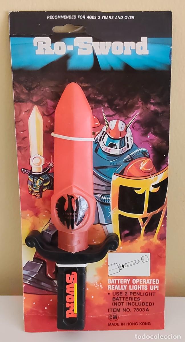 Juguetes antiguos y Juegos de colecci&oacute;n: ROBOT SWORD. JUGUETE VINTAGE CON LUCES. FUNCIONA CON PILAS.