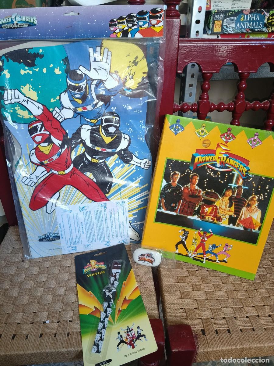 Juguetes antiguos y Juegos de colecci&oacute;n: Ocasion coleccionistas ! Lote vintage a&ntilde;os 90 Power rangers Reloj Bizak Pi&ntilde;ata y Carpeta