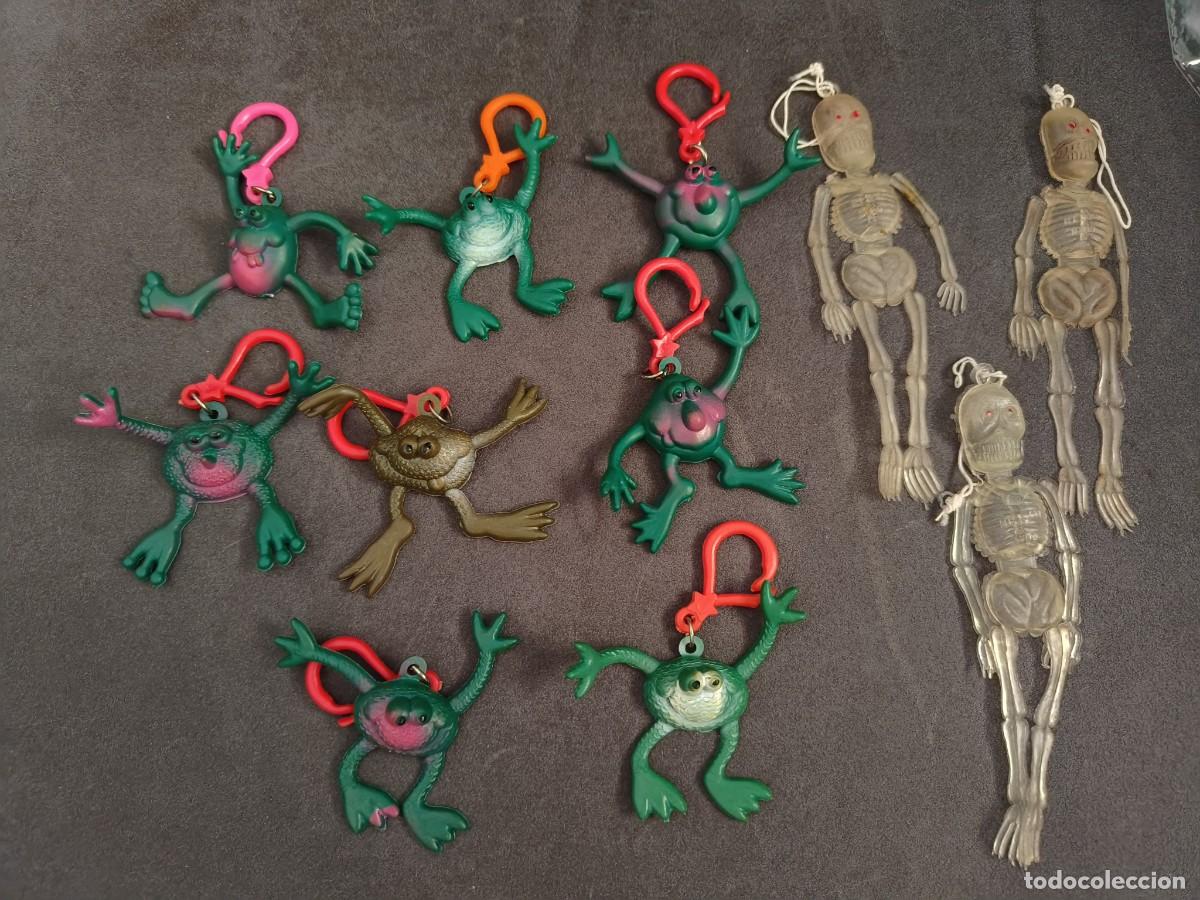Juguetes antiguos y Juegos de colecci&oacute;n: Lote Llaveros vintage a&ntilde;os 70 80 mu&ntilde;ecos criaturas monstruos terror + Esqueletos kiosco Slave Skull