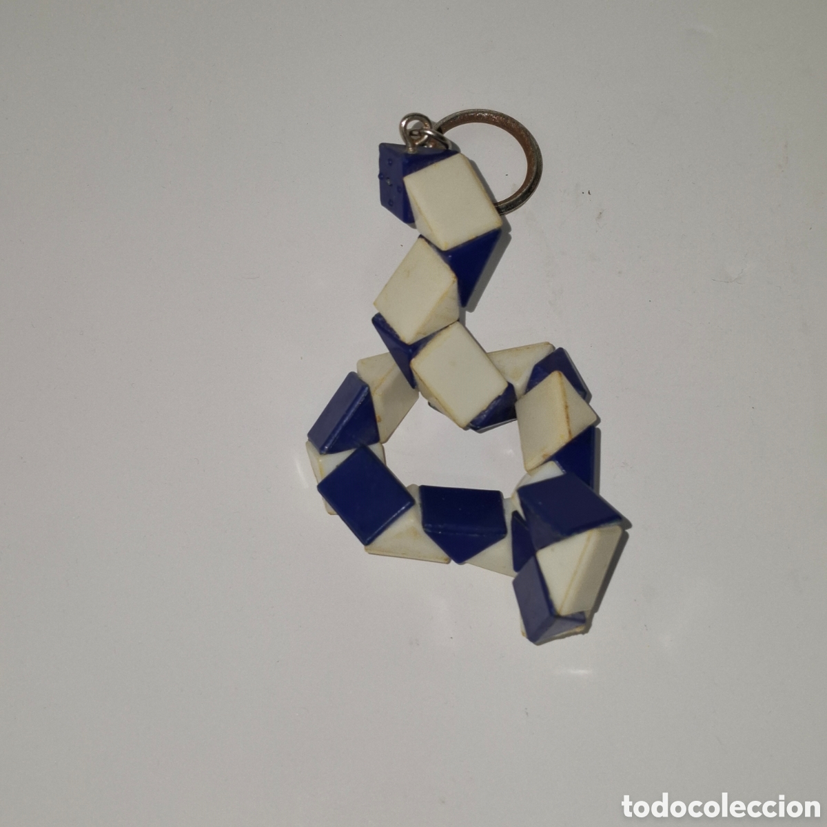 Juguetes antiguos y Juegos de colecci&oacute;n: LLAVERO CON SERPIENTE DE RUBIK A&Ntilde;OS 80