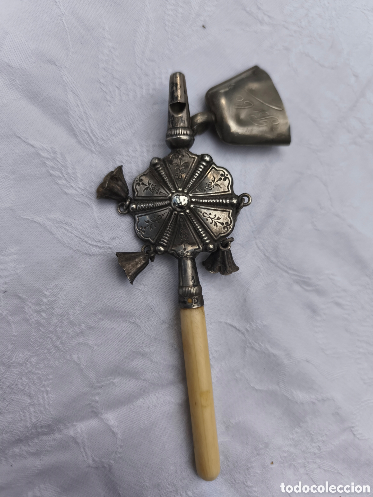 Juguetes antiguos y Juegos de colecci&oacute;n: Sonajero silbato antiguo de plata y marfil