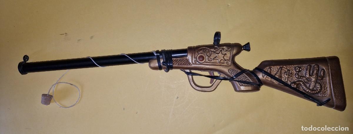 Juguetes antiguos y Juegos de colecci&oacute;n: ESCOPETA RIFLE OESTE LANZA CORCHO,DE PL&Aacute;STICO SOPLADO. A&Ntilde;SO 70