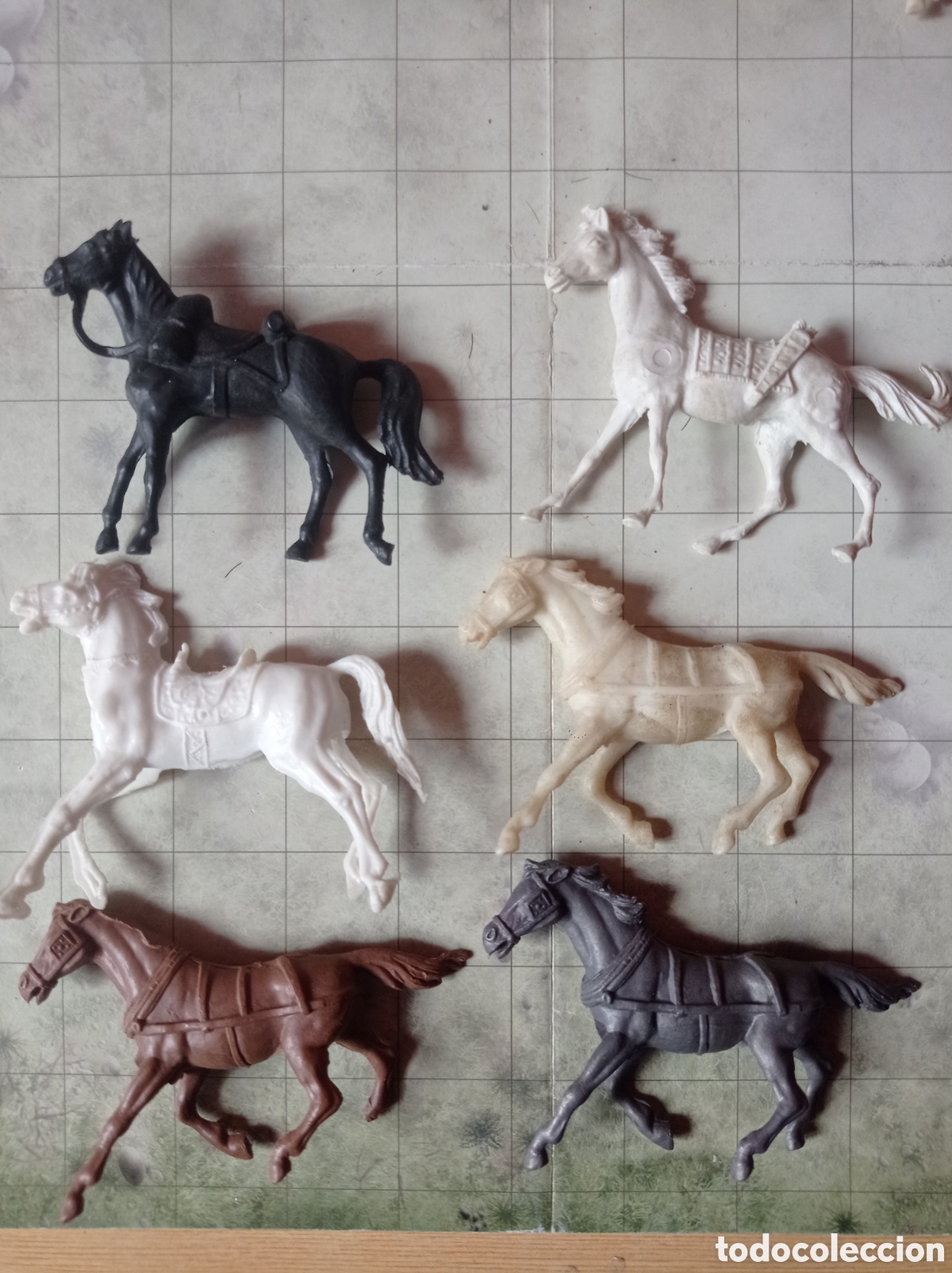 Juguetes antiguos y juegos de colecci&oacute;n: Lote de caballos indios vaqueros - Foto 4