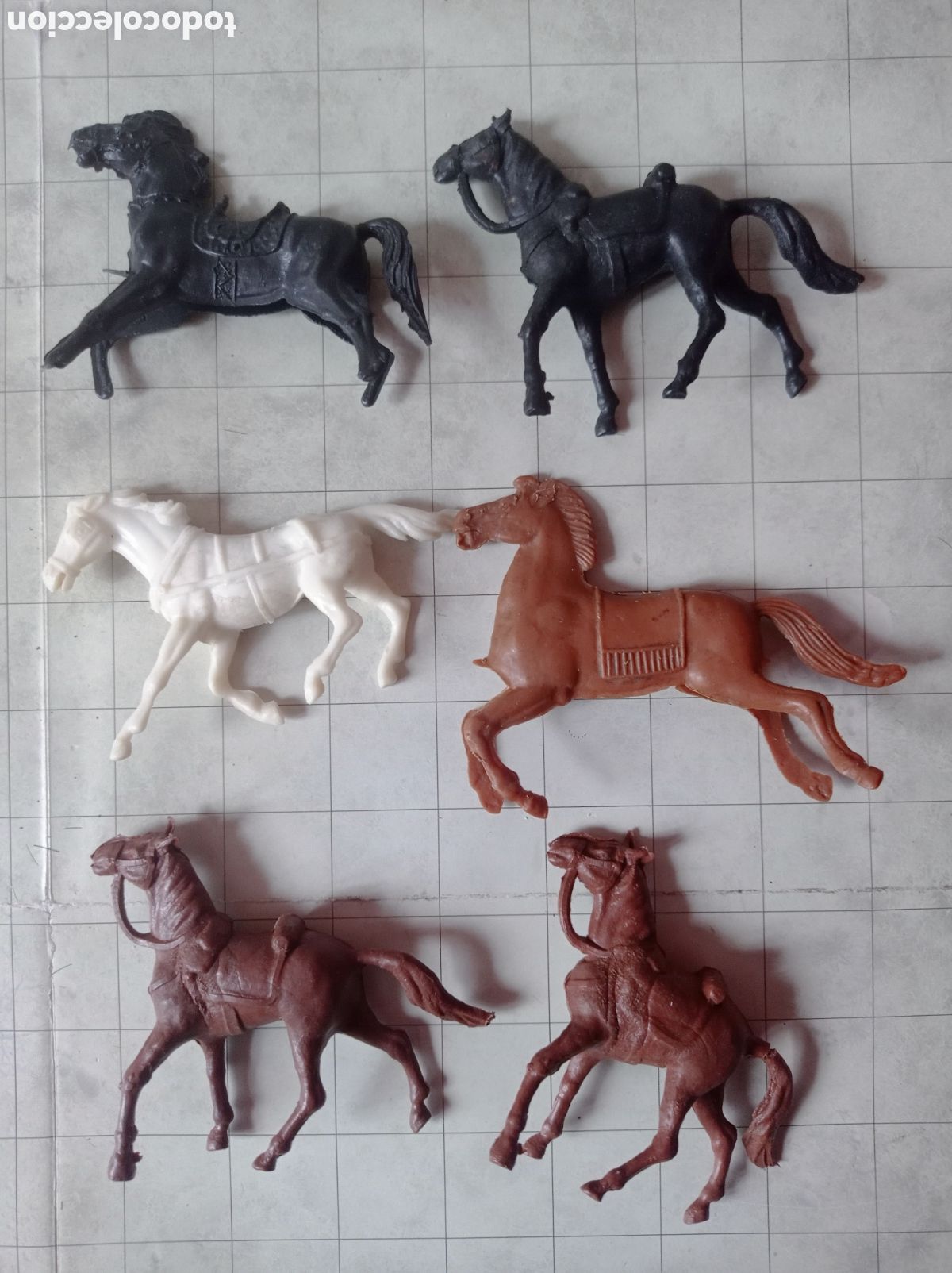 Juguetes antiguos y juegos de colecci&oacute;n: Lote de caballos indios vaqueros - Foto 6