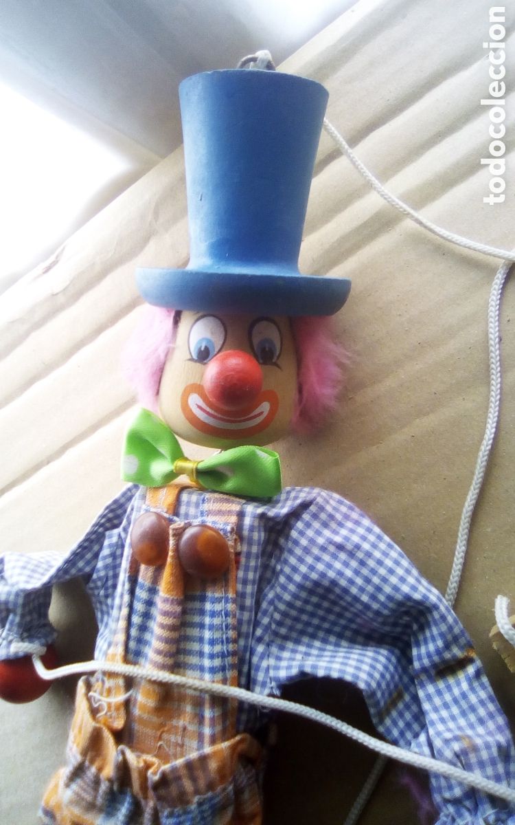 Juguetes antiguos y Juegos de colecci&oacute;n: Marioneta payaso zapatones. Cabeza, pies y manos de madera, cuerpo de tela. A&ntilde;os 90s. Mide 38 cm.