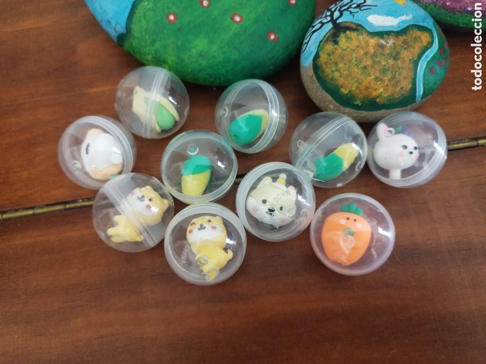 Juguetes antiguos y Juegos de colecci&oacute;n: Lote bolitas con mu&ntilde;ecos dentro