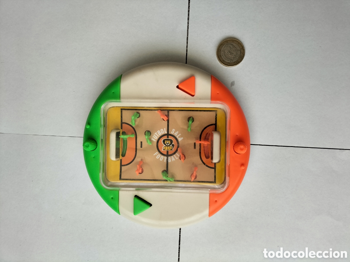 Juguetes antiguos y Juegos de colecci&oacute;n: Juguete obertoys,futbol de chapa