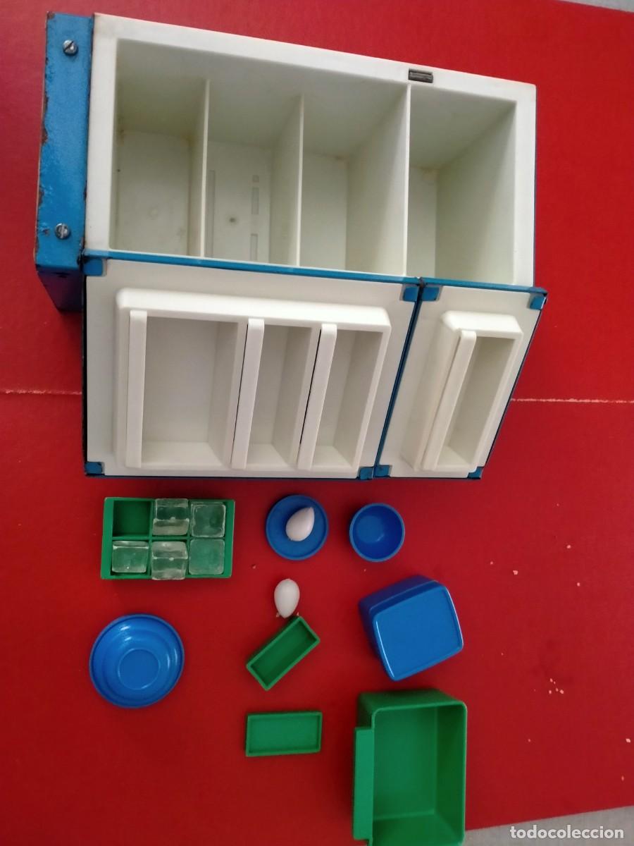 Juguetes antiguos y Juegos de colecci&oacute;n: juguete nevera dalila de lata -con utencilios