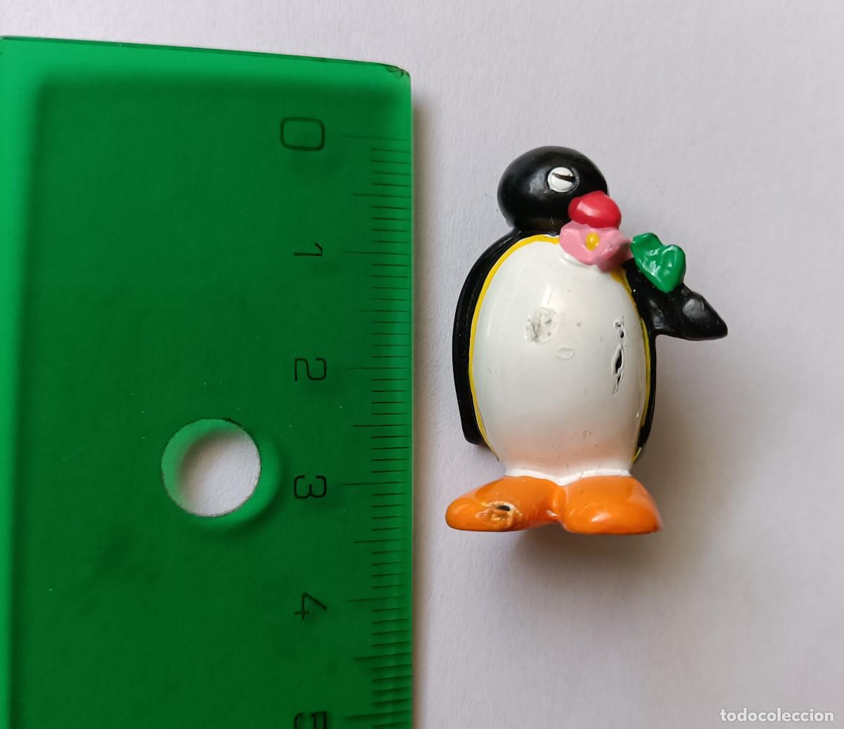 Juguetes antiguos y Juegos de colecci&oacute;n: pingu mu&ntilde;eco figura figurita huevo sorpresa mini flor serie tv mu&ntilde;equito frisbi