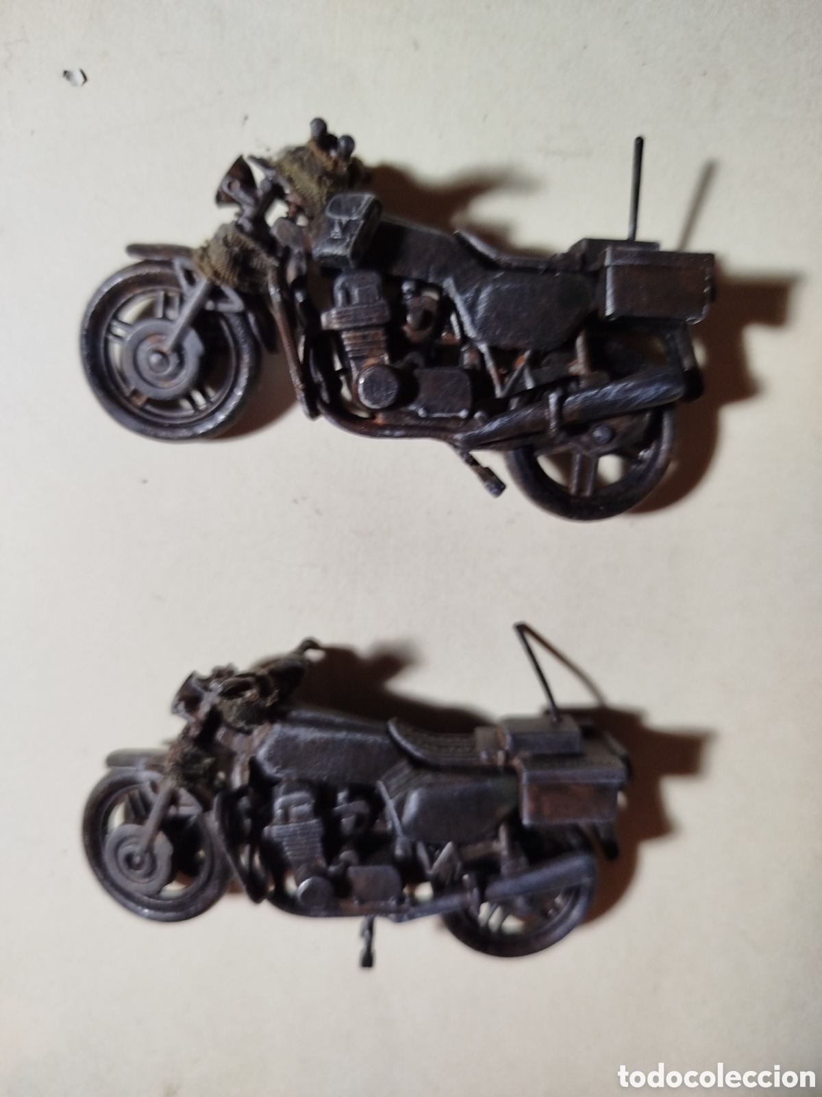 Juguetes antiguos y Juegos de colecci&oacute;n: Dos motos en miniatura pl&aacute;stico