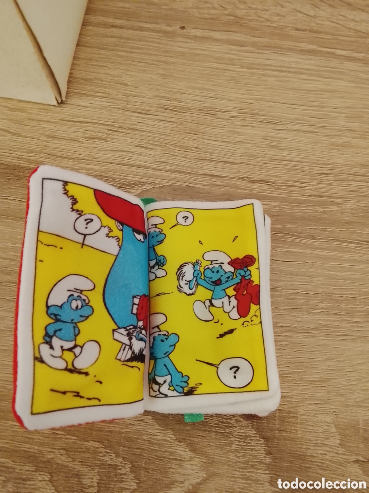 Juguetes antiguos y Juegos de colecci&oacute;n: Mini cuento de los pitufos .Fabricado en tela .Es de los a&ntilde;os 70