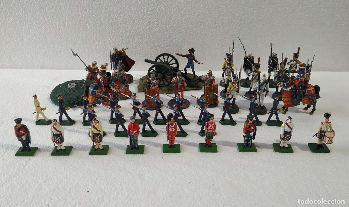 Altes Spielzeug und Spiele: Juguetes antiguos - Juego de 46 soldados - William Grant and Sons / Almirall Palou