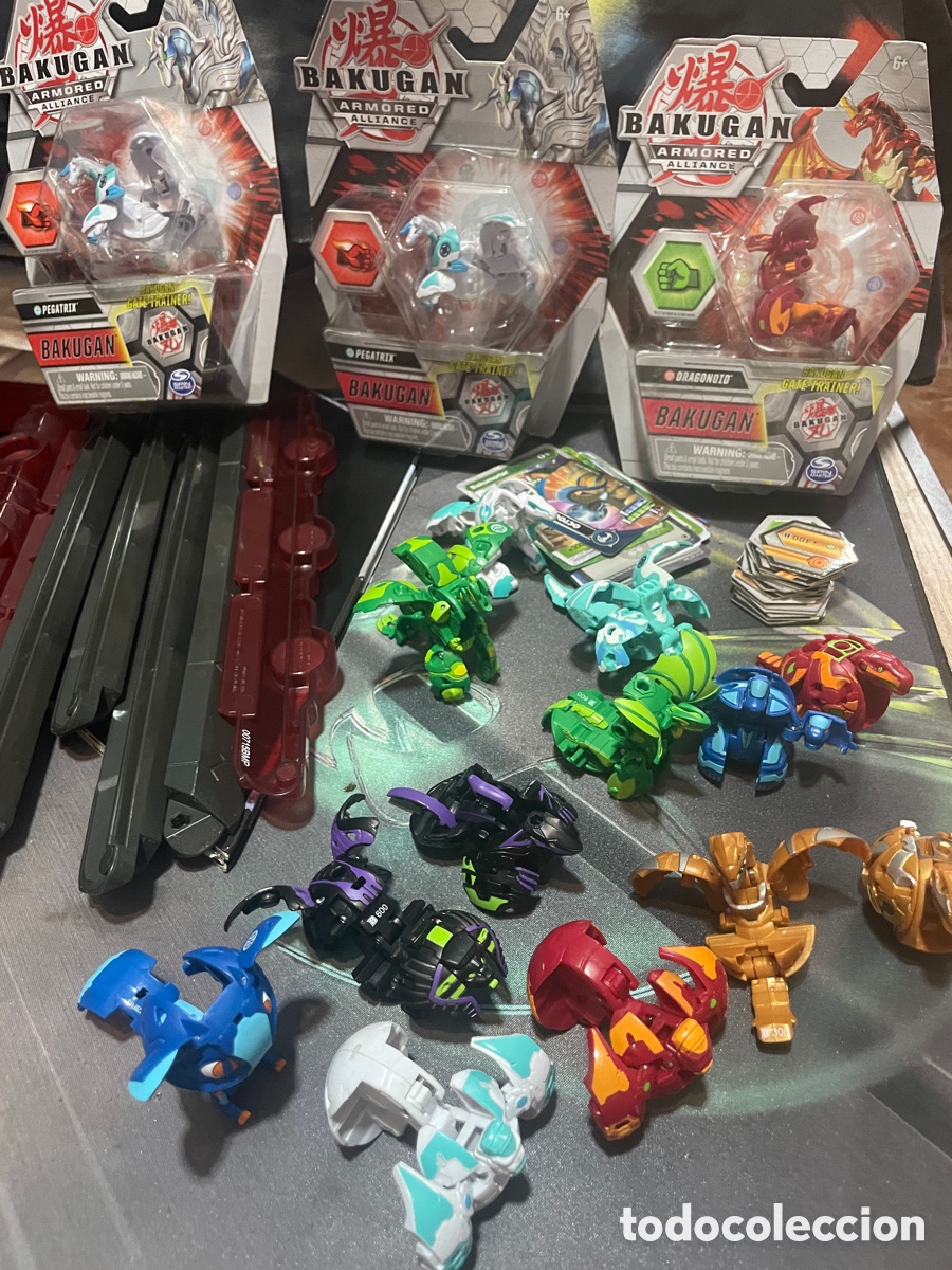 Giocattoli antichi e Giochi di collezione: Lote grande bakugans