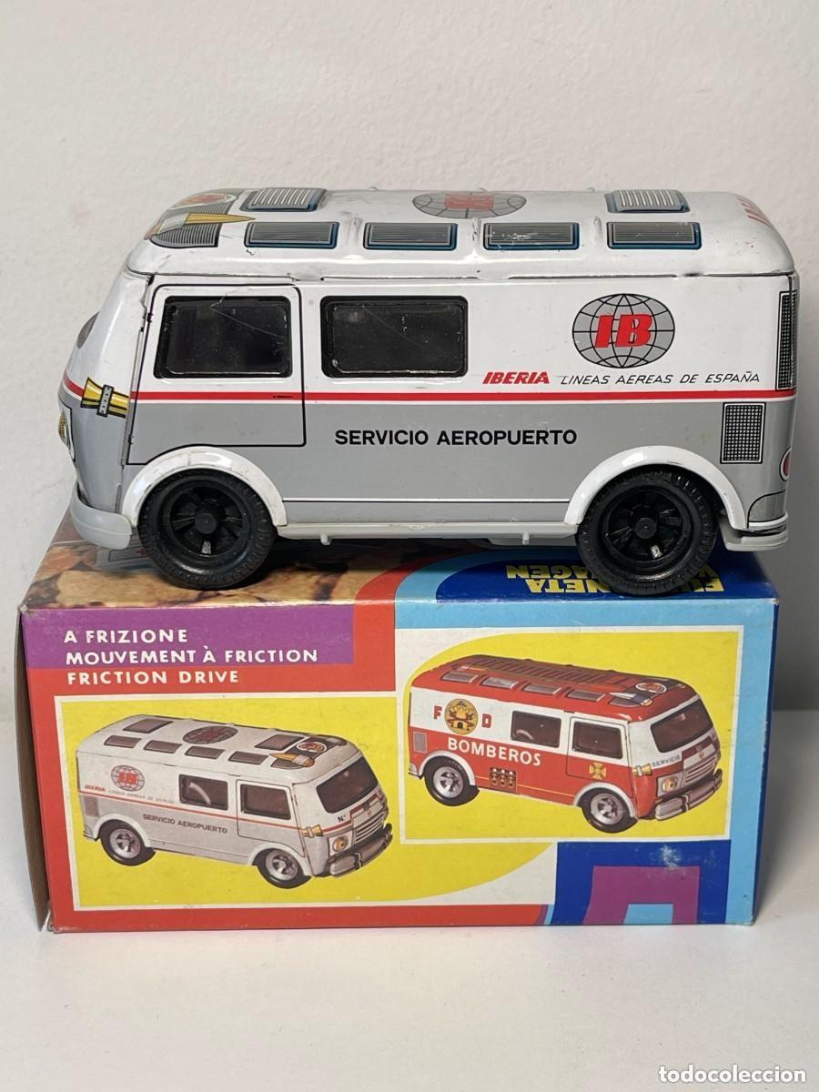 Juguetes antiguos y Juegos de colecci&oacute;n: Payva Furgoneta VOLKSWAGEN VW IBERIA Servicio Aeropuerto Ref 52 con resorte a fricci&oacute;n Made in Spain