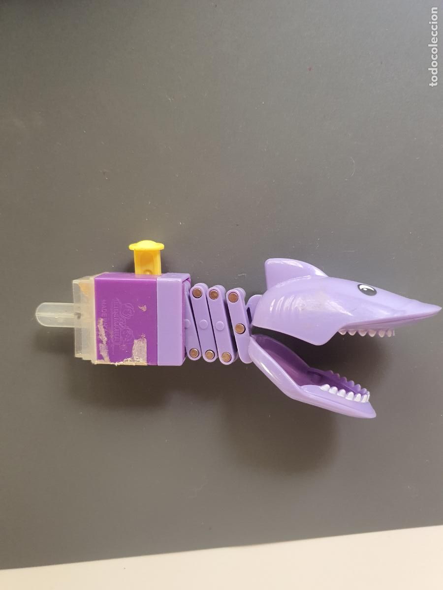 Juguetes antiguos y Juegos de colecci&oacute;n: FIGURA KIDSMANIA TIBURON CABEZA AL PULSAR SE LANZA