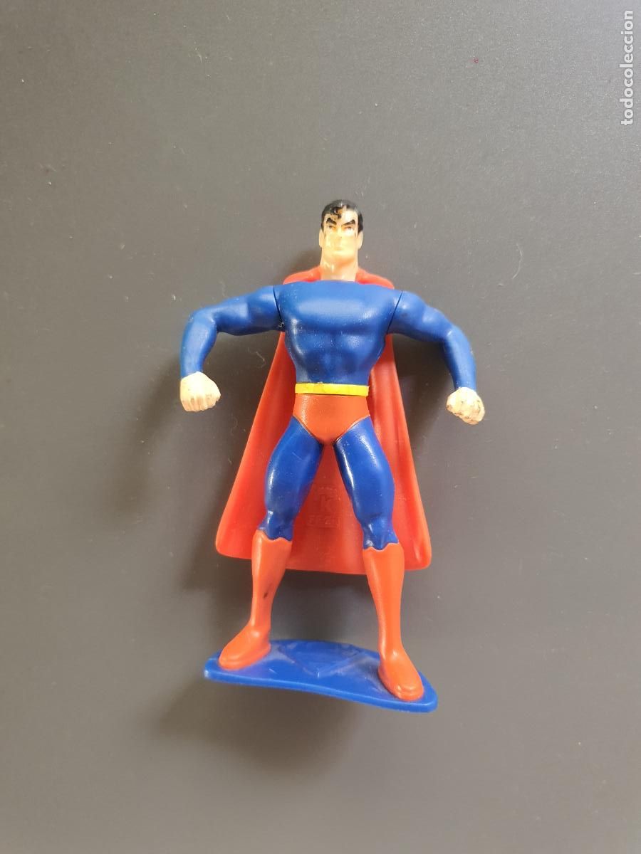 Juguetes antiguos y Juegos de colecci&oacute;n: FIGURA HUEVO KINDER MAXI DC SUPERMAN PROMOCIONAL 9CM