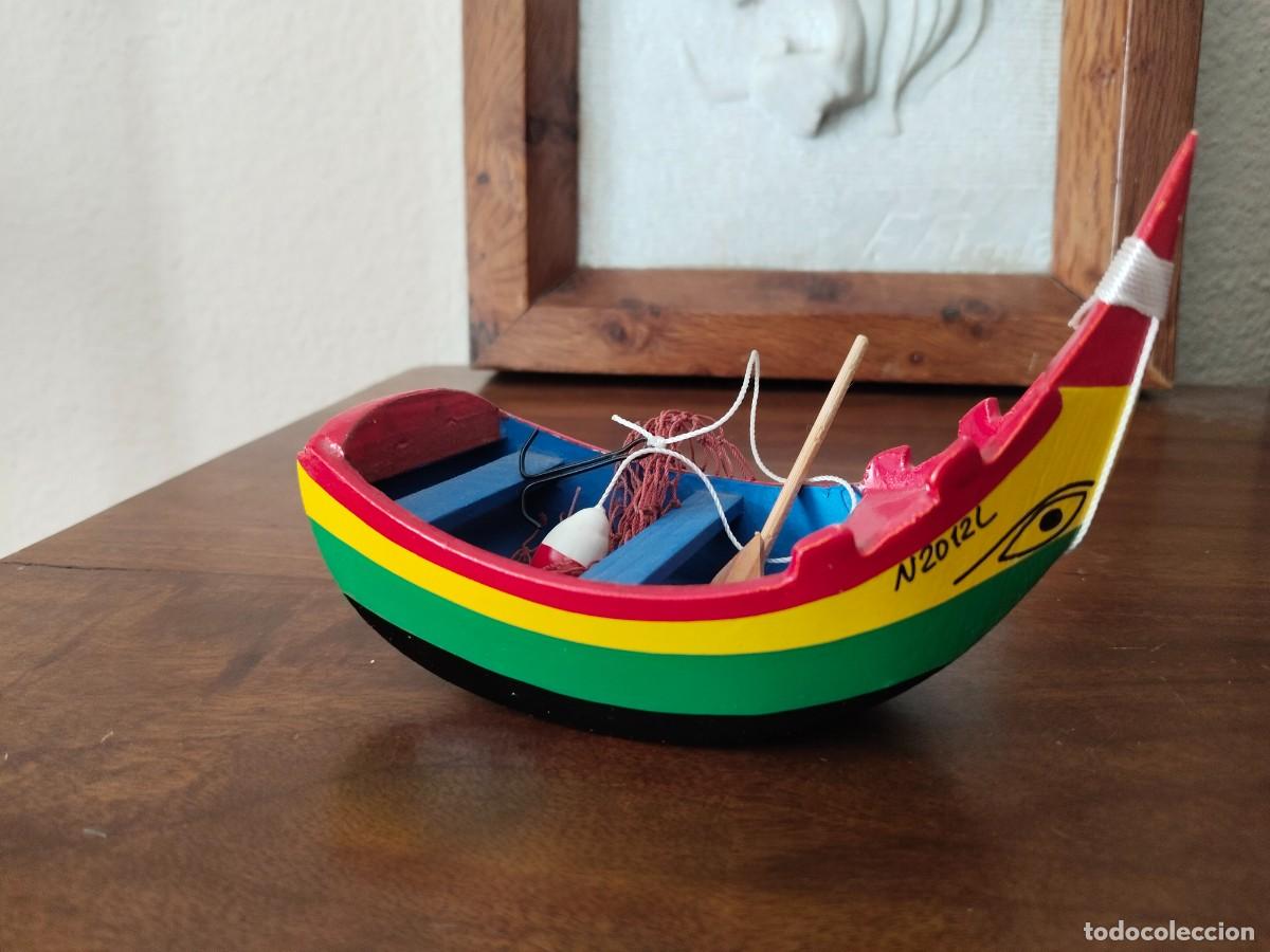 Juguetes antiguos y juegos de colecci&oacute;n: Barquita de pescadores. Nazaret, Portugal. En madera.