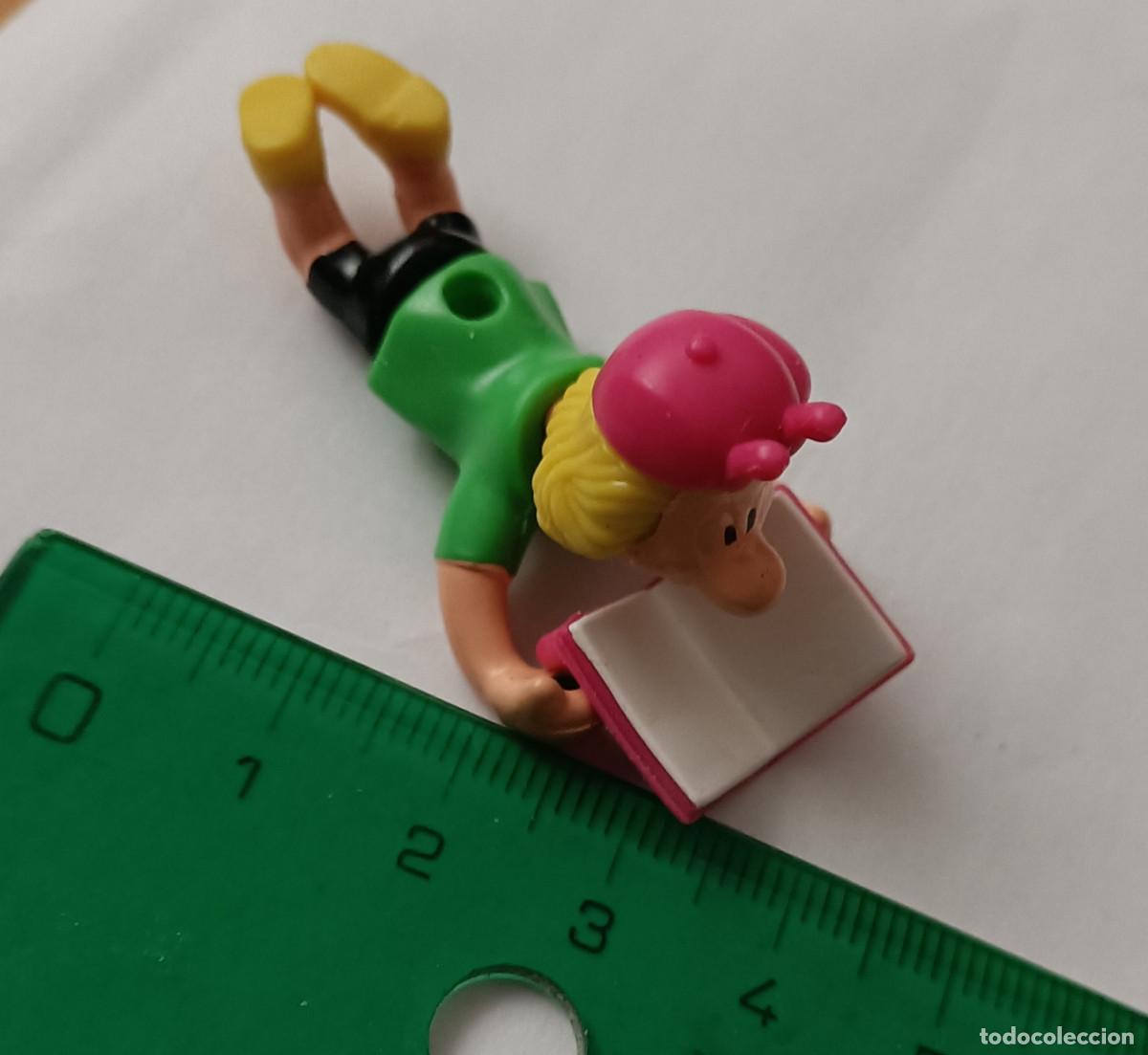 Juguetes antiguos y Juegos de colecci&oacute;n: mu&ntilde;eco libro lector lectura mu&ntilde;equito miniatura figura figurita a&ntilde;os 90 ni&ntilde;a