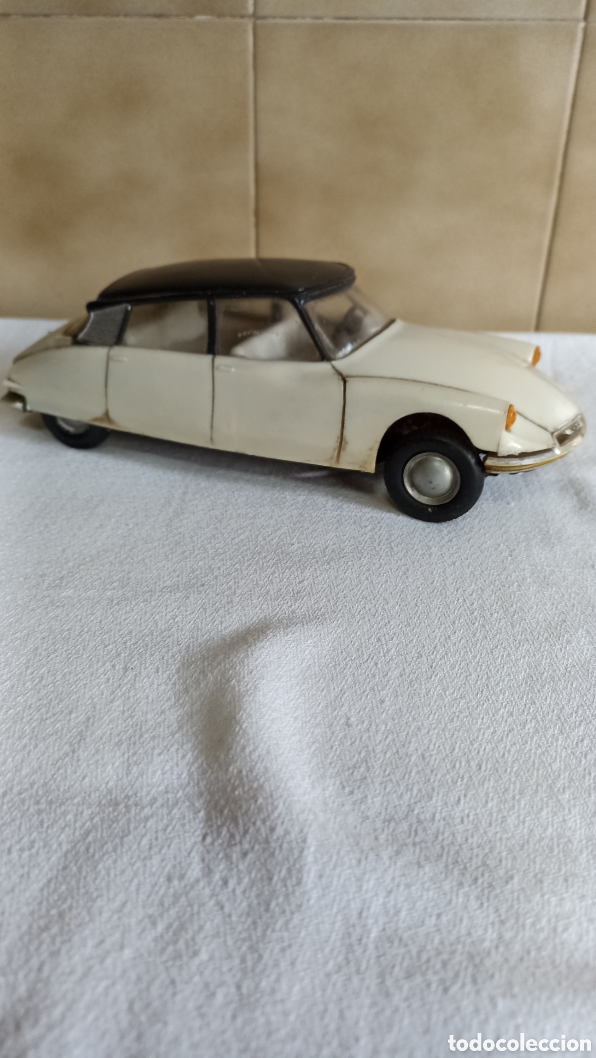 Juguetes antiguos y Juegos de colecci&oacute;n: Citroen Tibur&oacute;n a Fricci&oacute;n. Blanco y Negro