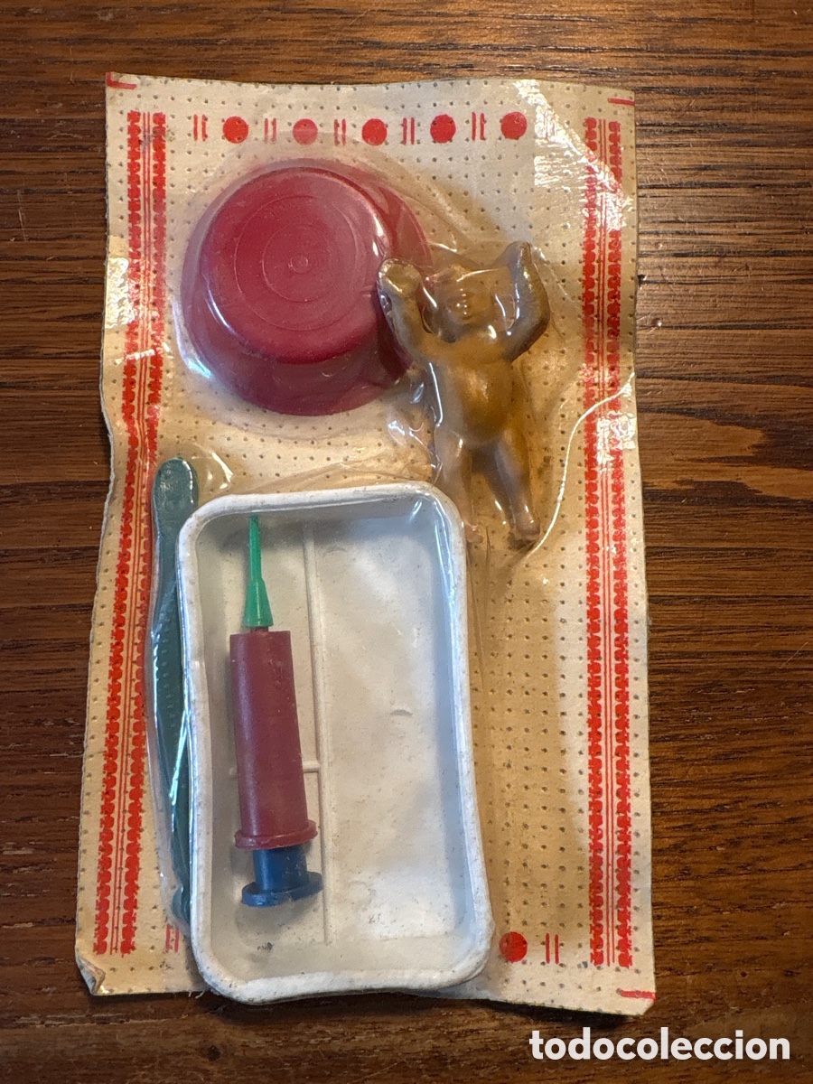 Juguetes antiguos y Juegos de colecci&oacute;n: BL&Iacute;STER JUGUETE M&Eacute;DICO ( JERINGA BEB&Eacute; PINZAS&hellip;)