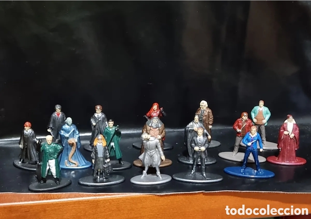 Juguetes antiguos y Juegos de colecci&oacute;n: LOTE DE 17 FIGURITAS DE METAL HARRY POTTER