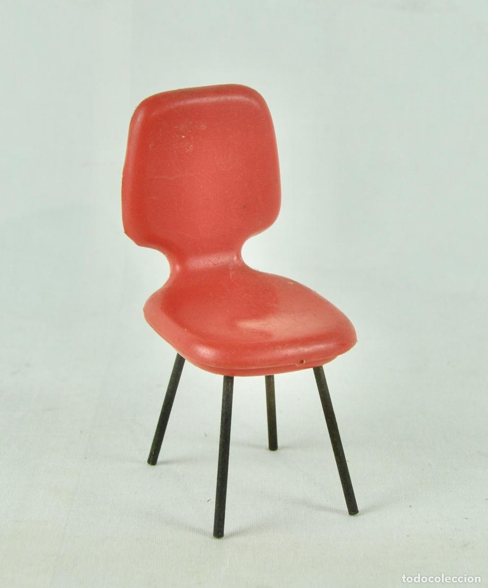 Juguetes antiguos y juegos de colecci&oacute;n: Miniatura silla pl&aacute;stico y metal