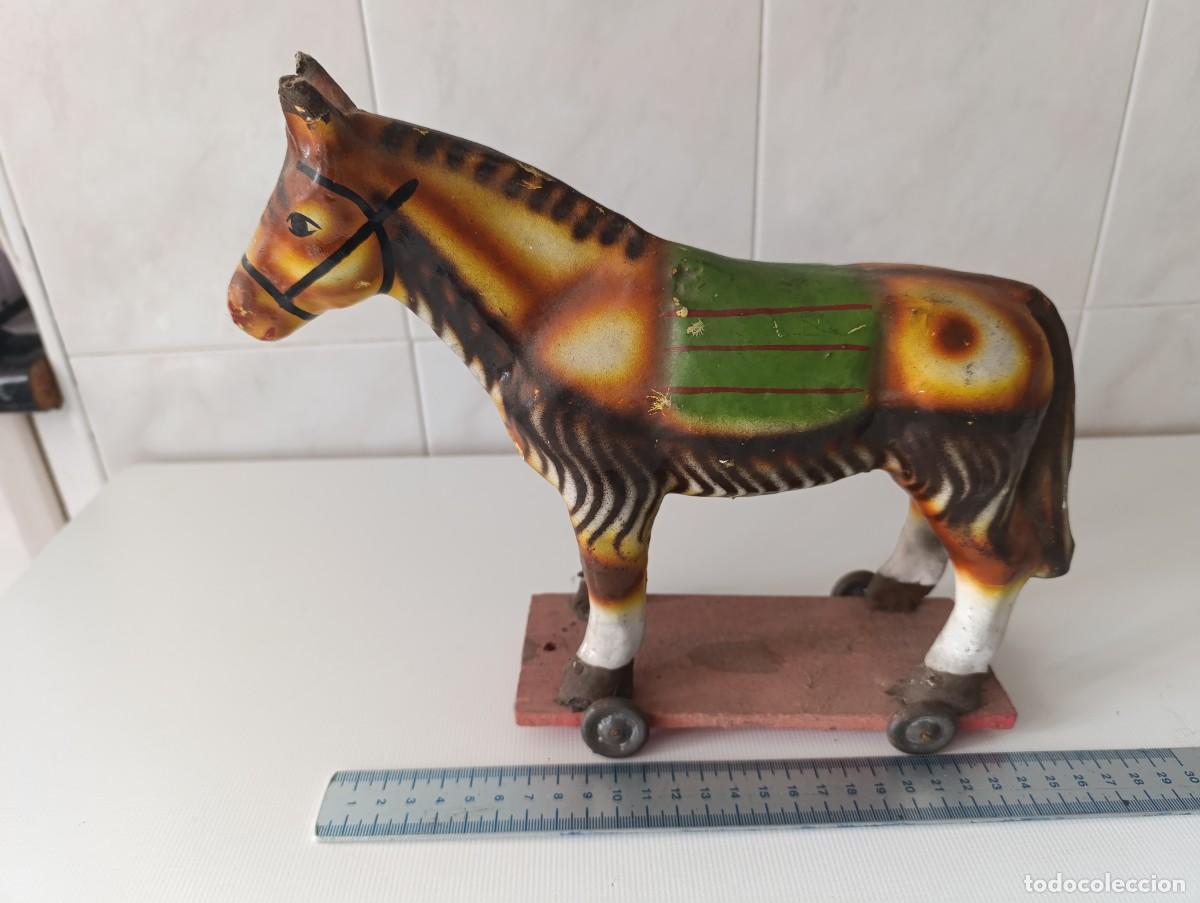 Juguetes antiguos y Juegos de colecci&oacute;n: CABALLO DE CARTON PIEDRA CON BASE Y RUEDAS - DENIA A&Ntilde;OS 30 Y 40