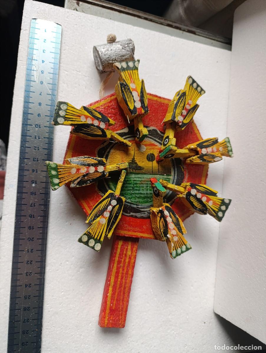 Juguetes antiguos y Juegos de colecci&oacute;n: PAJAROS COMIENDO DE MADERA - JUGUETE ARTESANAL A&Ntilde;OS 70 -