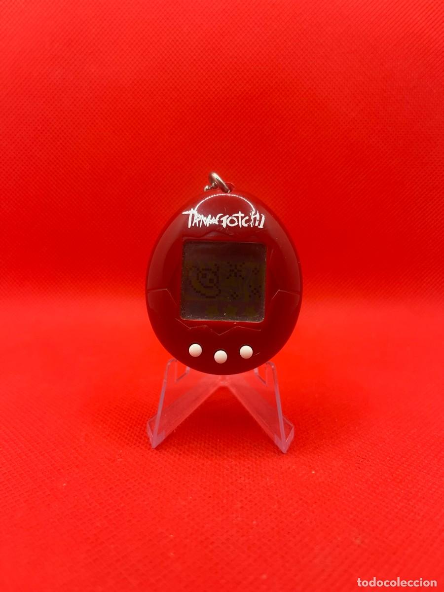 Jouets Anciens et Jeux de collection: Tamagotchi Original Bandai 1997. Segunda Generaci&oacute;n (Gen 2) - Carcasa Roja - Pantalla Funcional