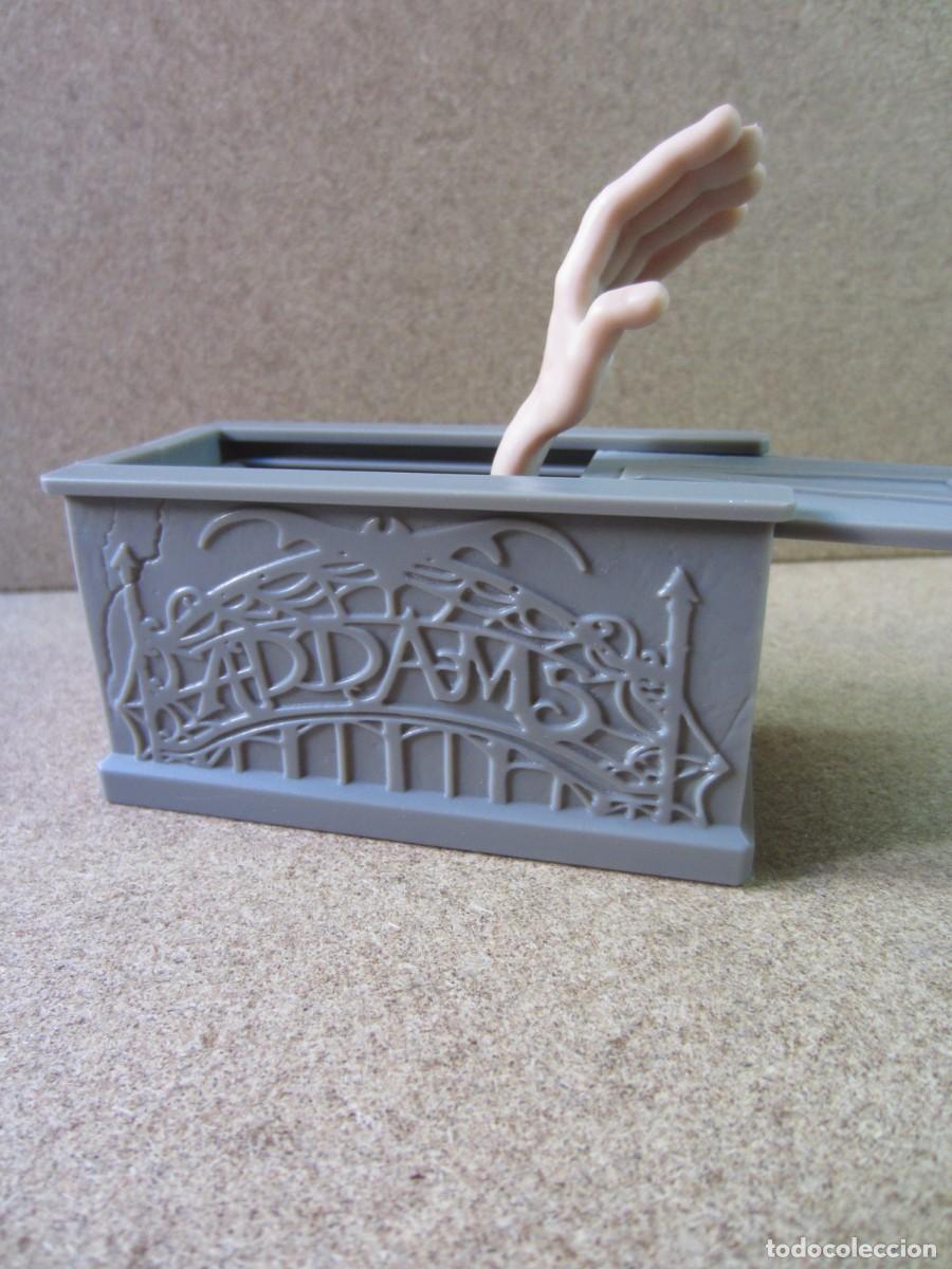 Juguetes antiguos y Juegos de colecci&oacute;n: Cosa de La Familia Addams (Burger King 2024)