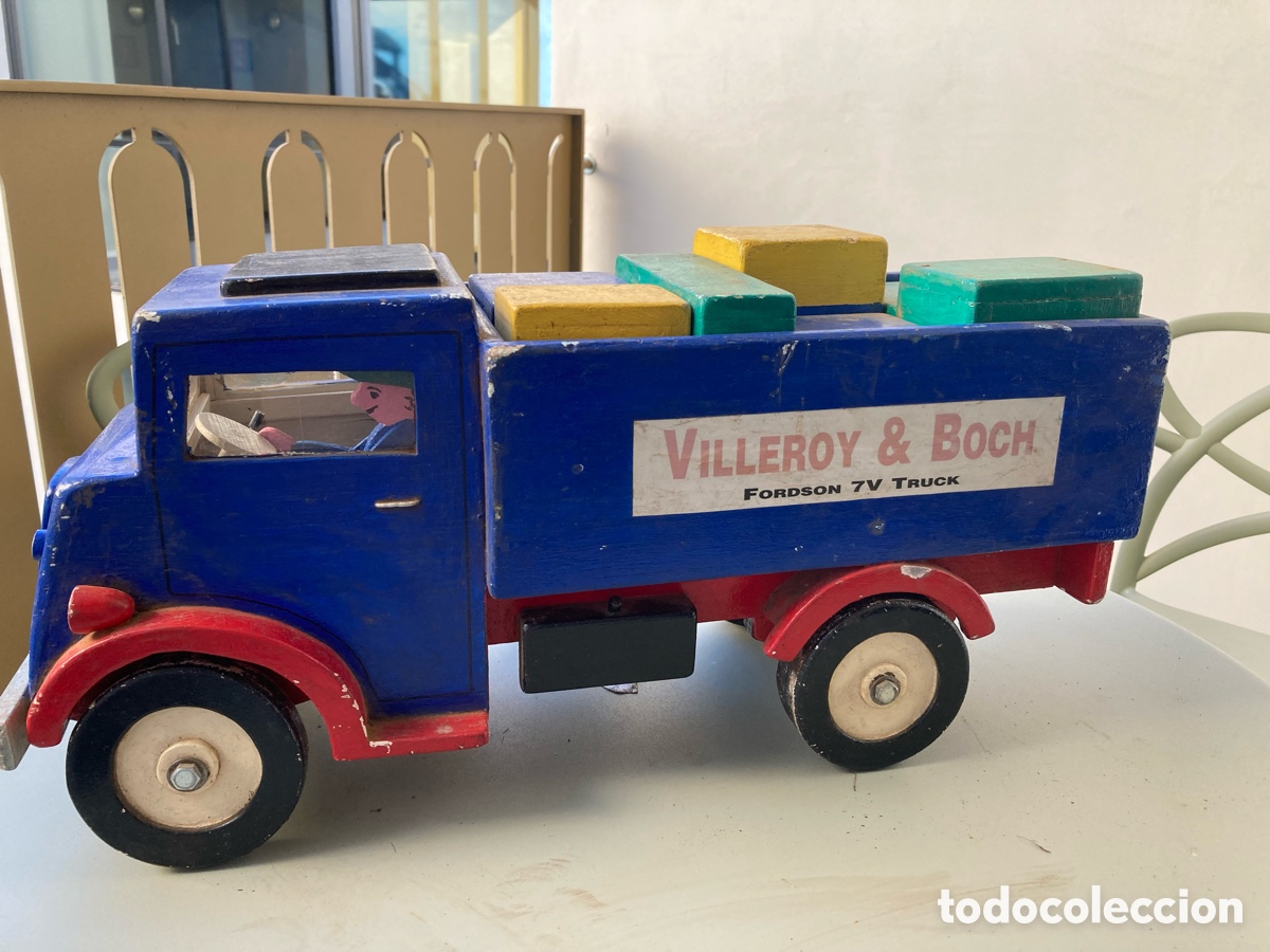 Juguetes antiguos y Juegos de colecci&oacute;n: CAMION MADERA FORDSON 7V