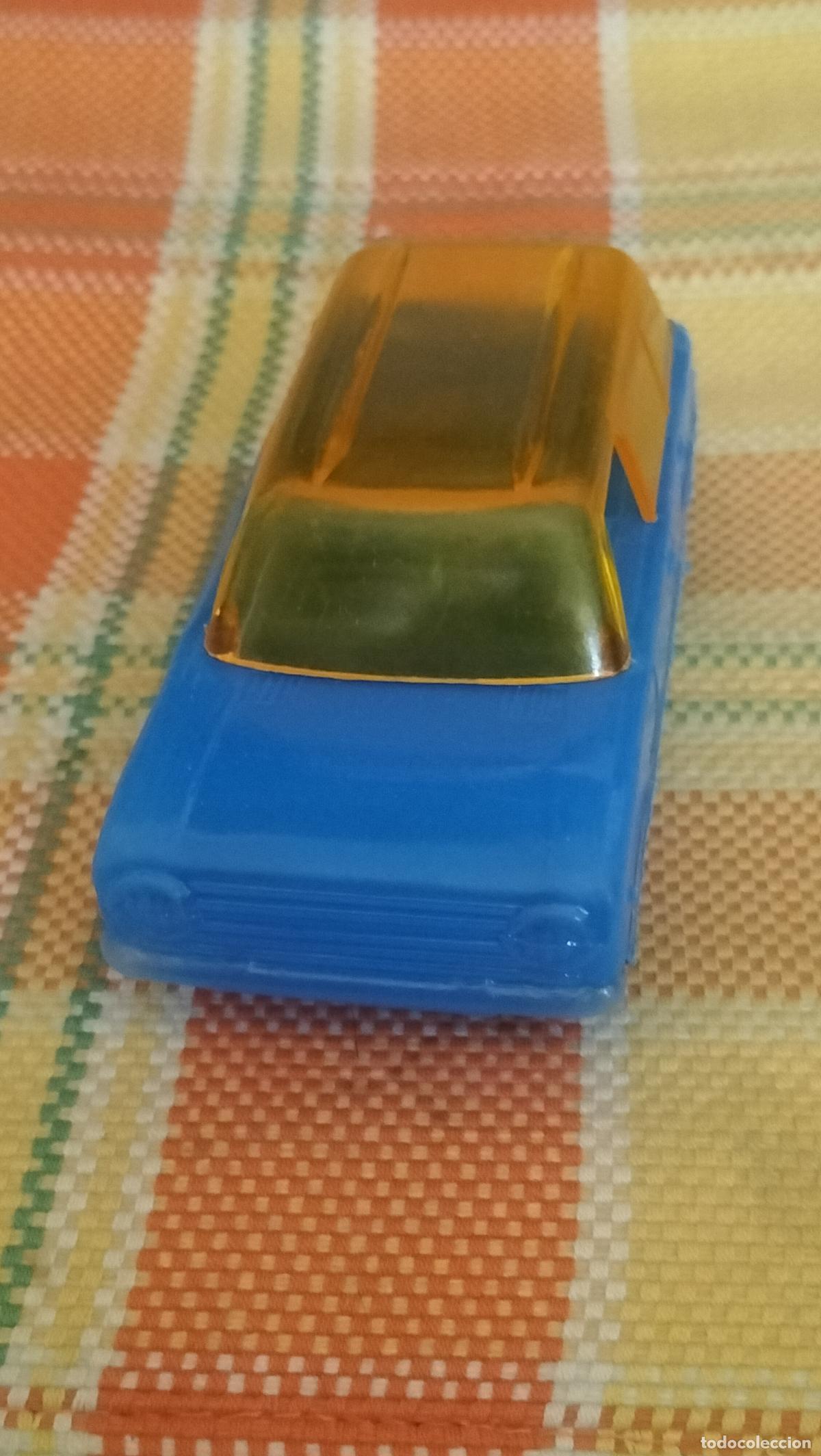 Juguetes antiguos y Juegos de colecci&oacute;n: ANTIGUO SEAT 124 RANCHERA DE PLASTICO INFLADO