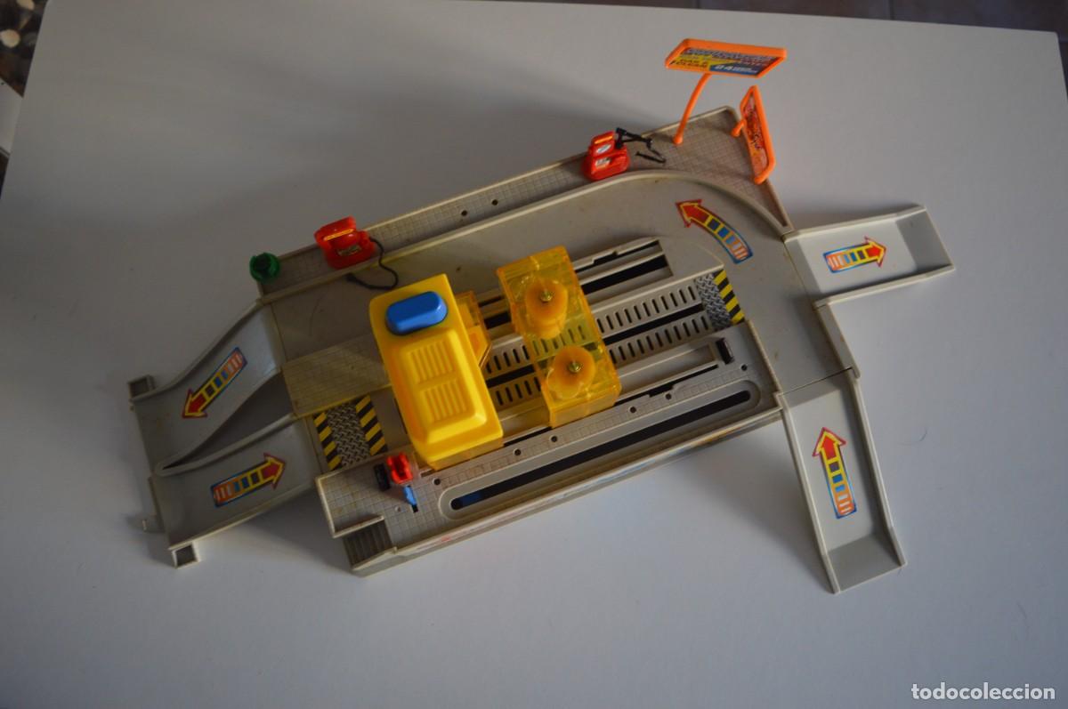 Juguetes antiguos y Juegos de colecci&oacute;n: JUGUETE JUVENIL COCHES LAVADERO DE COCHES INCLUYE RAMPAS ANTIGUO POSIBLE MICRO MACHINES
