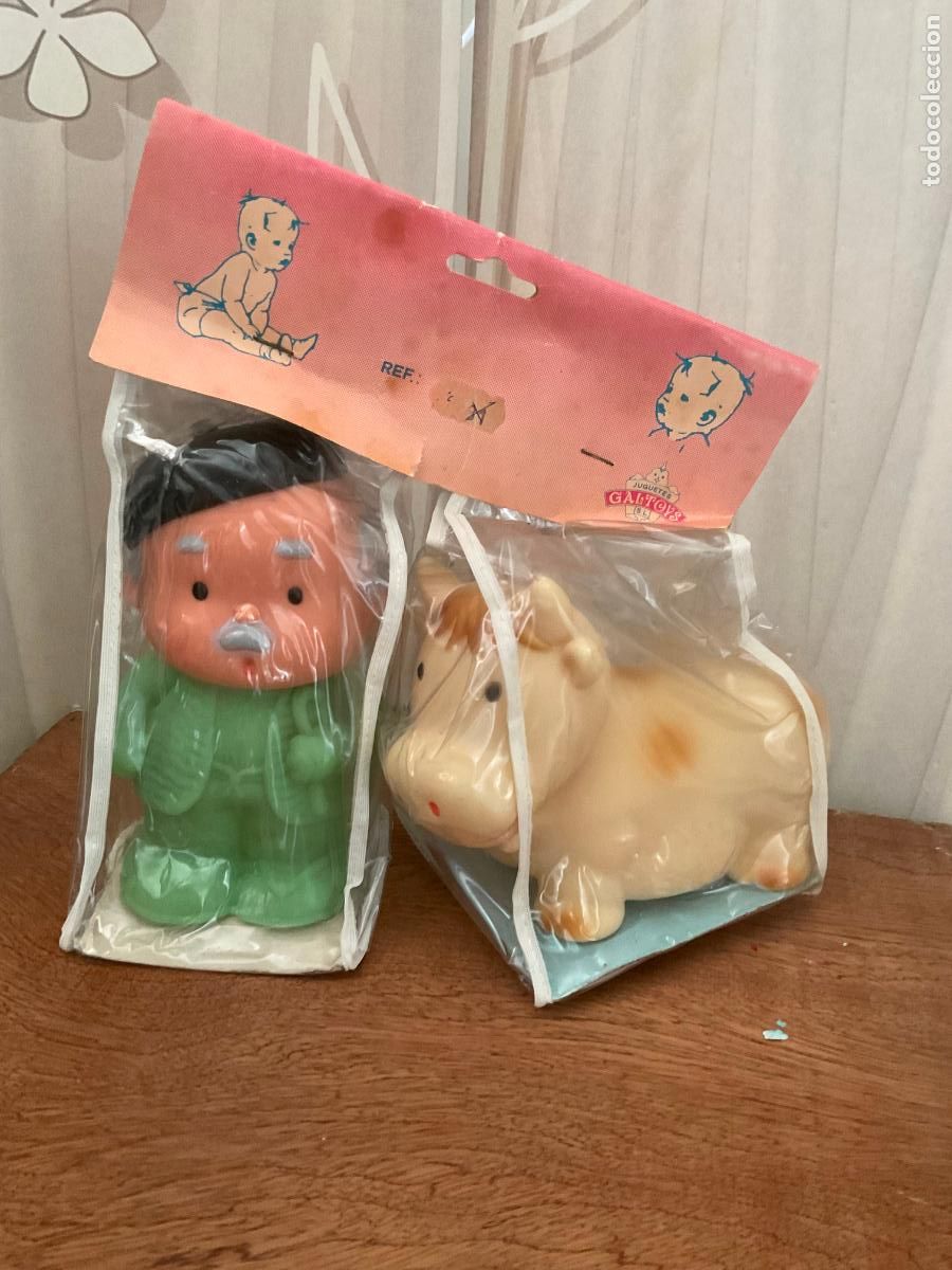 Brinquedos antigos e Jogos de cole&ccedil;&atilde;o: GALTOYS - ANTIGUOS MU&Ntilde;ECOS DE GOMA . ABUELO + VACA - EN SU ESTUCHE ORIGINAL, SIN ABRIR.